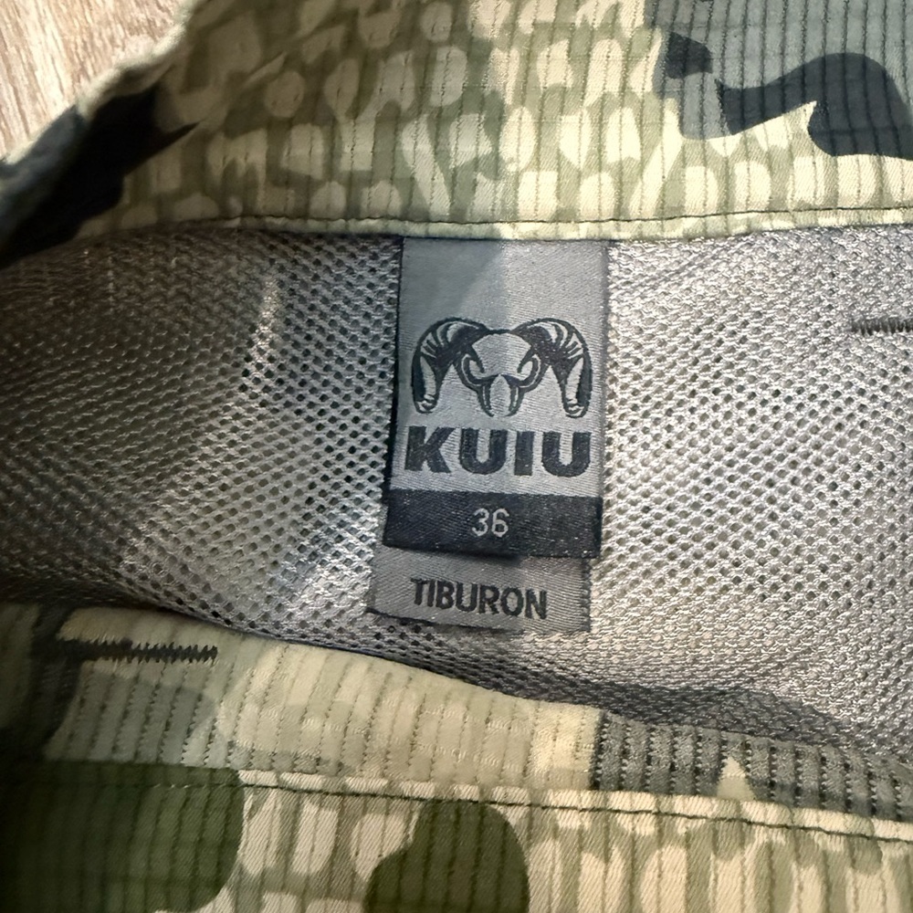 KUIU Cargo Shorts Green and Black Outdoor Essential - Picture 3 of 3